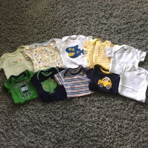 Lot of 10 boy bodysuits (newborn/0-3 months)